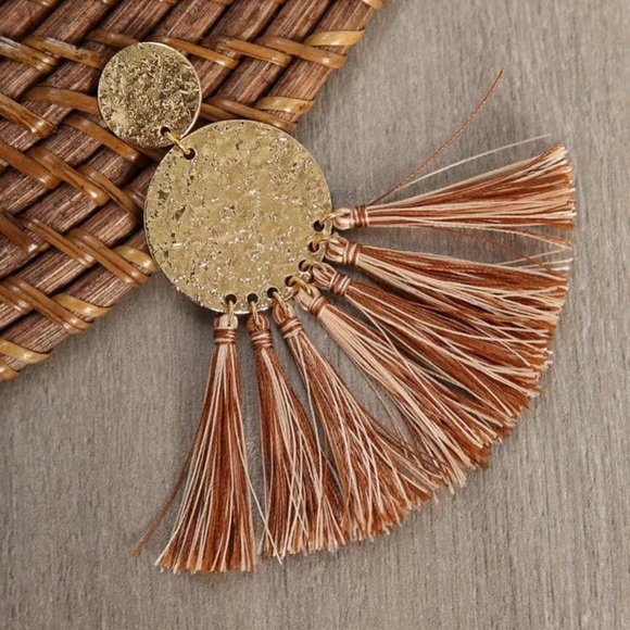 🆕LAST PAIR!🛍 Rose Gold Tassel Earrings - Picture 2 of 3